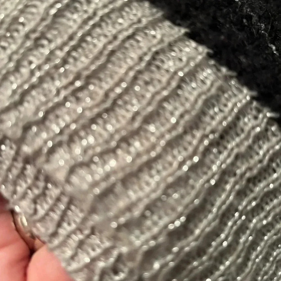 Black and silver sweater - Picture 3 of 3